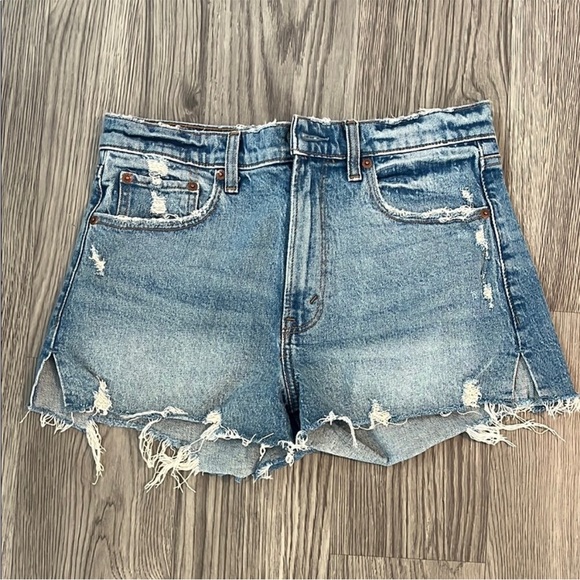 Abercrombie & Fitch Pants - Abercrombie and Fitch The Mom Short HR